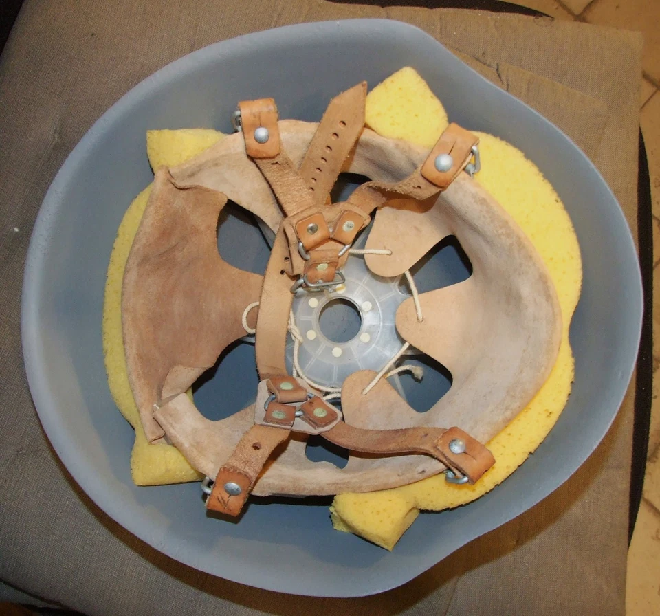 NVA Stahlhelm ungetragen, aufgearbeitet - Bild 3 von 3