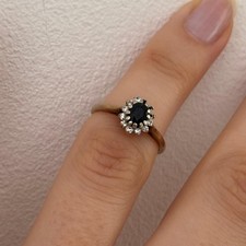 Vintage 9ct Gold oval Blue Saphire and diamond Ring