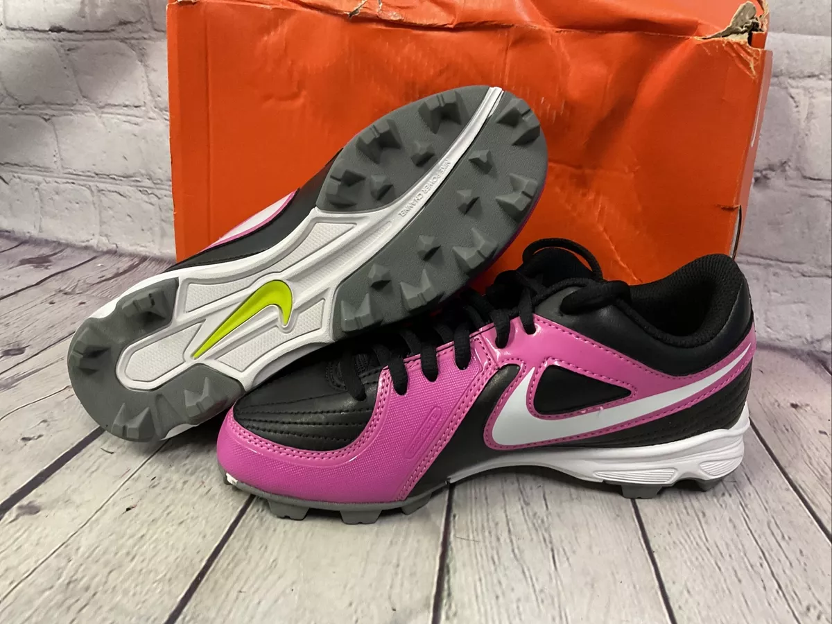 Nike low cut best sale cleats