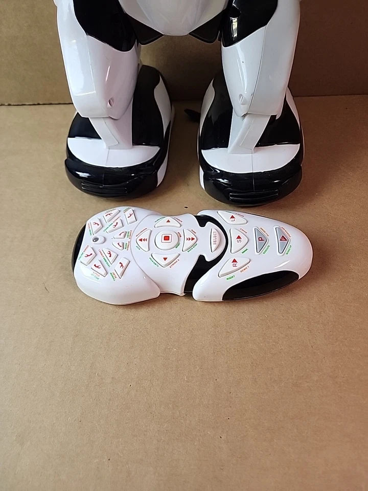 WowWee 14" Robosapien Humanoid Toy Robot 2004 + Remote TESTED WORKS. - Image 3 of 4