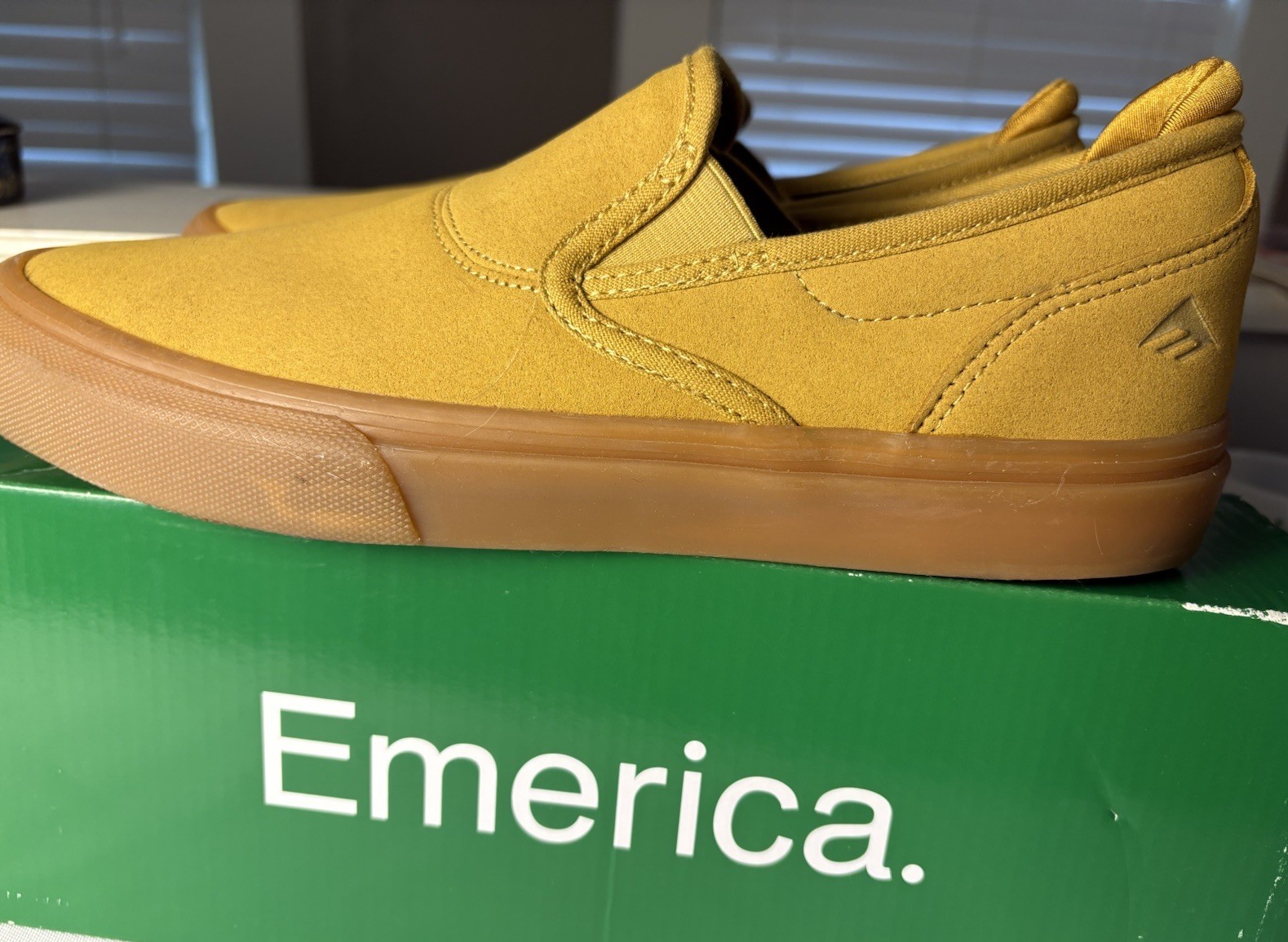 SAOLA Scarpe da skate slip on Emerica Wino G6 taglia 9 5 oro con suola in gomma OTTIME condizioni!