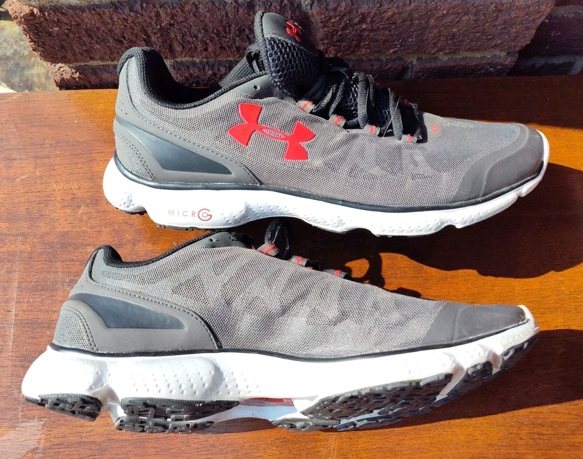 SAOLA Under Armour Scarpe da Corsa Allenamento Atletica Uomo 10.5 Micro G Grigio Nero Rosso