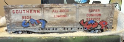 HO Scale Custom Graffiti + Weathered Southern All Door Box Car. 