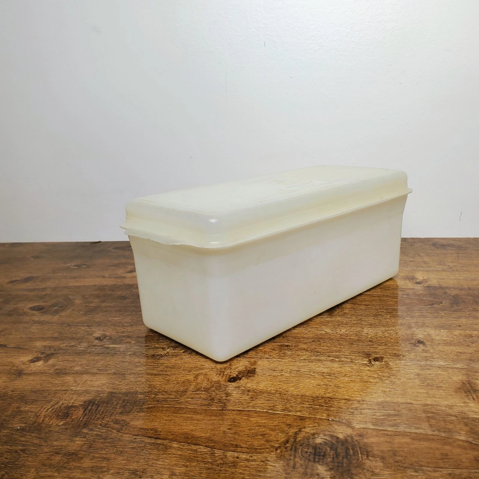 Vintage Republic Polly Flex White Bread Box w Lid Plastic Kitchen Storage