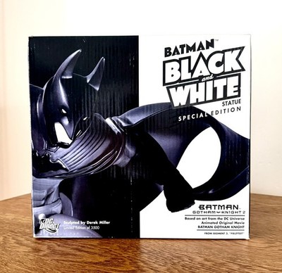 BATMAN Gotham Knights 2 Black & White Statue 93 of 3500 Derek Miller