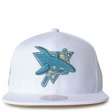 MENS MITCHELL & NESS NHL WINTER WHITE SNAPBACK VNTG SHARKS - WHITE