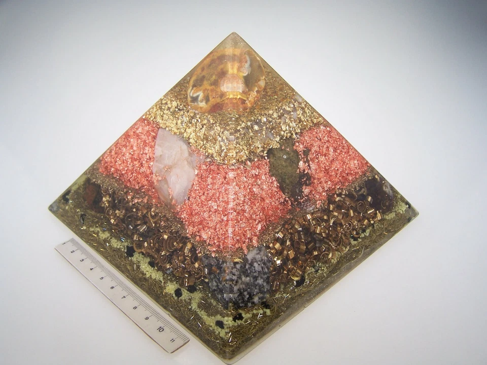 Orgon Orgonit Pyramide Achat Chrysokoll Olivin 16,5 cm Heilsteine Galaxy-Spirale - Bild 2 von 4