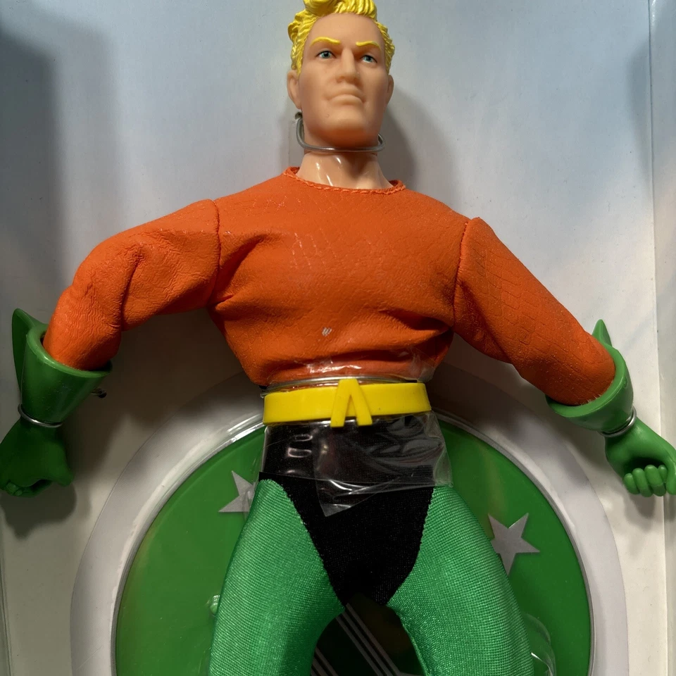 Figura Aquaman de superhéroes de colección de la Edad de Plata de DC Comics Collectibles Foto 3 de 4