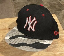 Gorra New Era 59Fifty New York Yankees negra/roja/camuflaje talla 7 1/2 nueva con etiquetas