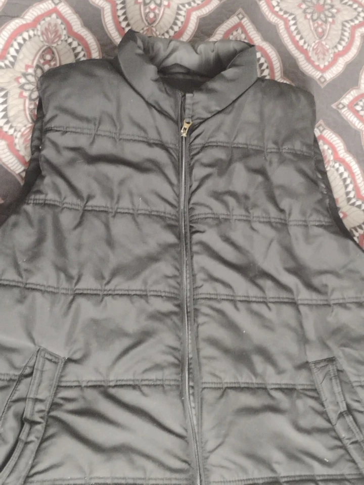 Chaleco acolchado negro resistente a la intemperie XL aislado para hombre Foto 2 de 4