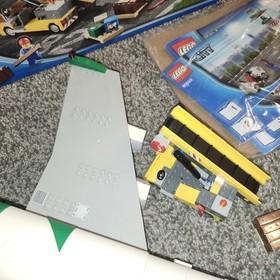 LEGO Airplane: Cargo Terminal 60022 (2013) Retired 90% complete 