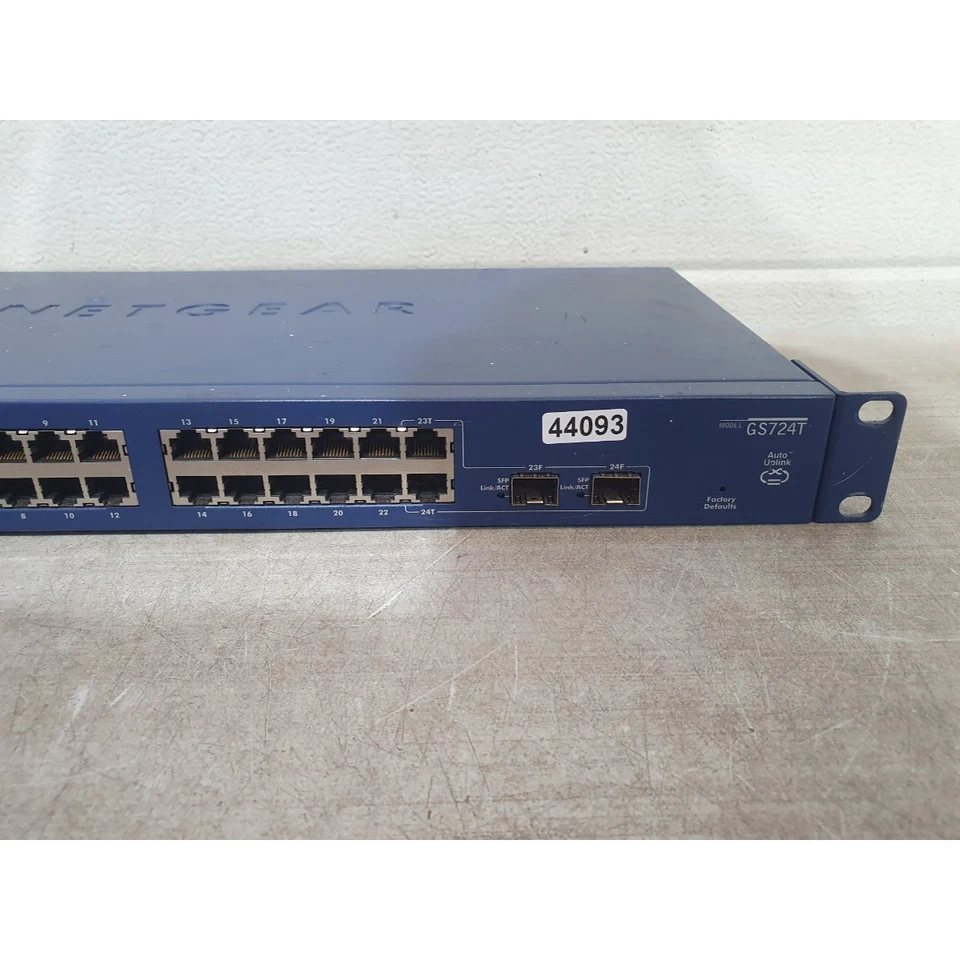 Netgear Prosafe GS724T Smart Switch Blue 10/100 Mbps 24-Ports Gigabit Ethernet - Image 3 of 4