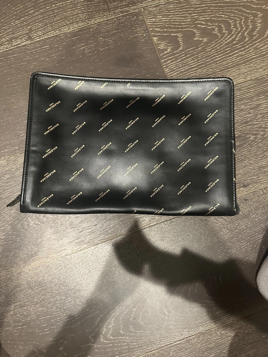 Balenciaga pouch 2025