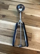 OXO Good Grips Medium Cookie Ice Cream Scoop (3/4 oz, 1-1/2 tbsp) Size 40
