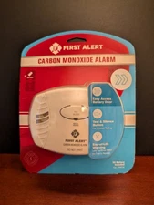 First Alert Carbon Monoxide Alarm CO605-3 Plug-In / Battery Backup 9 Volts