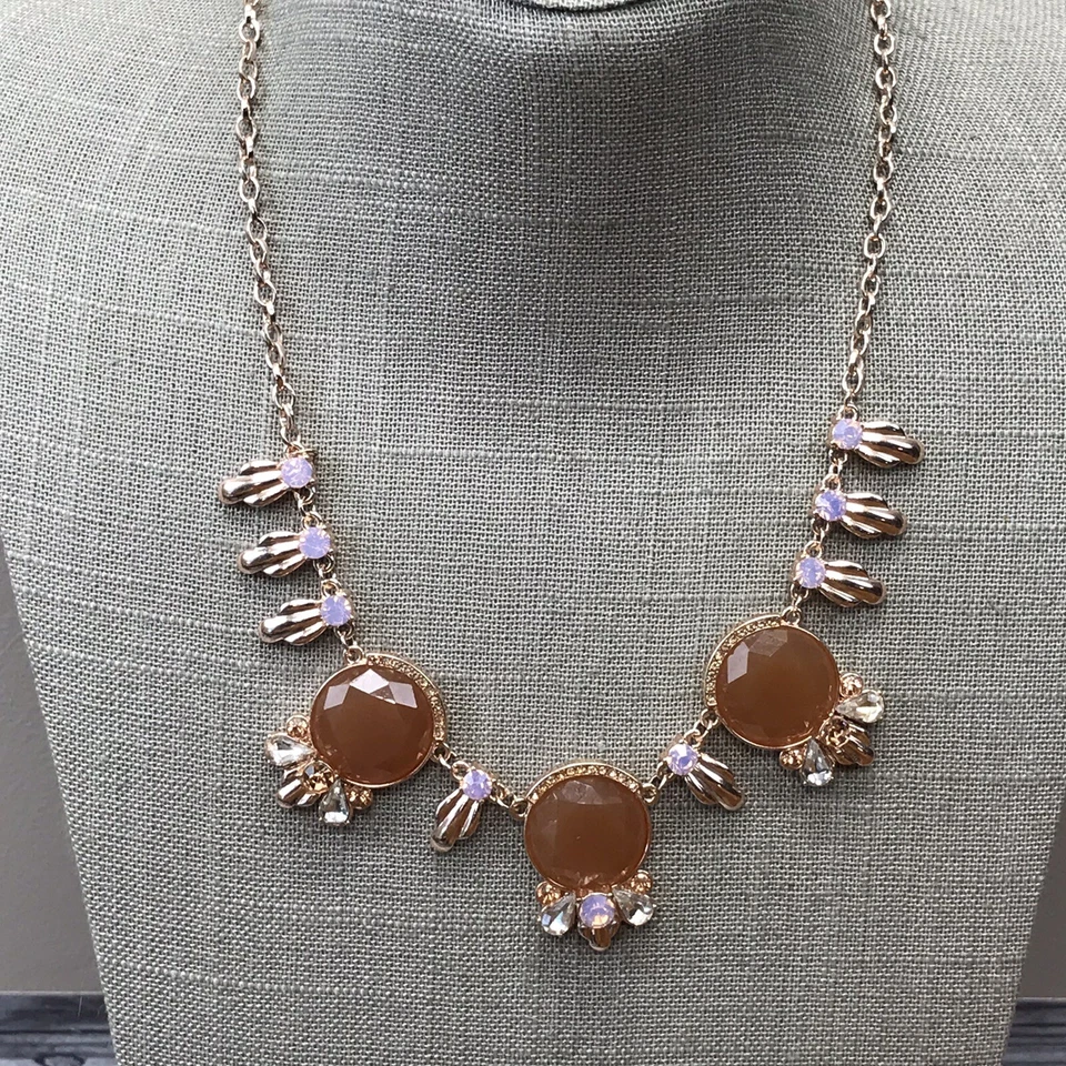 Colar declaração de strass opala rosa ouro rosa - Imagem 3 de 4