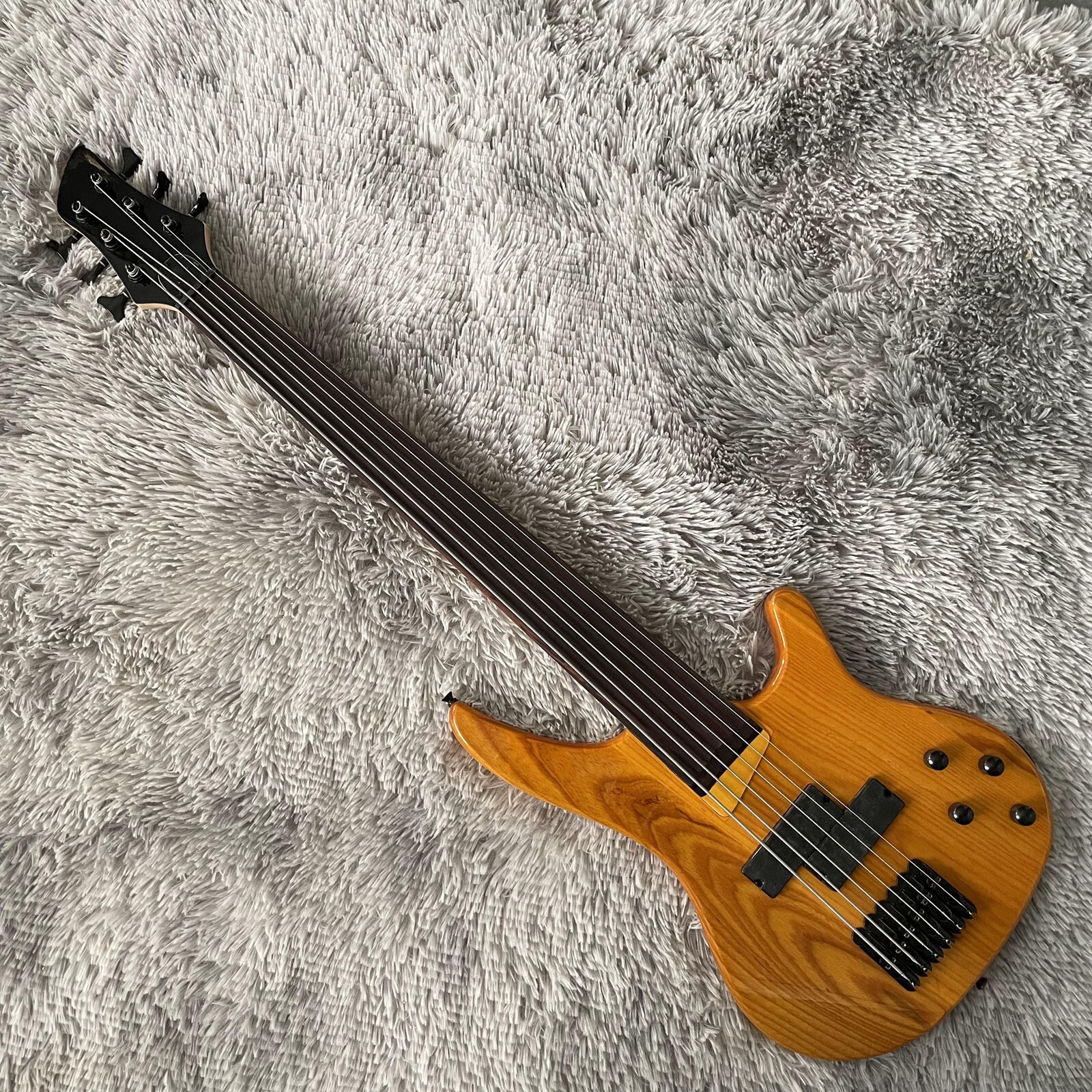 Ash Base Body Unbranded 6-String Electric Bass Guitar, Ash Body, Maple Neck