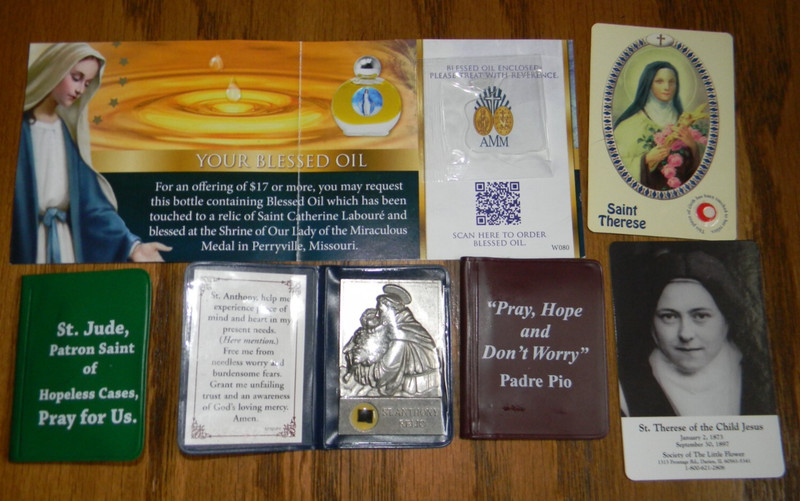 6p Relic lot Anthony Saint Jude Pio Therese prayer card folder medal Laboure oil