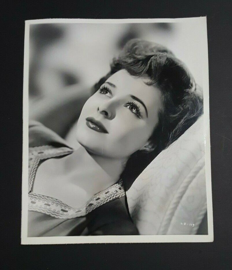 Actress Laraine Day Sparkling Eyes Stare Wh Price reduction Max 81% OFF Sky & Into Black the