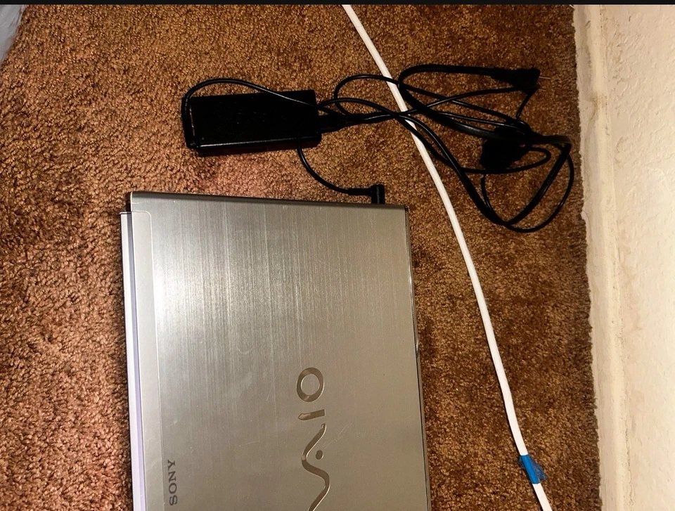 Sony Vaio Ultrabook SVT131390x 1.80GHz i5 6GB 500GB hard dri touch screen Win10  - Image 3 of 4