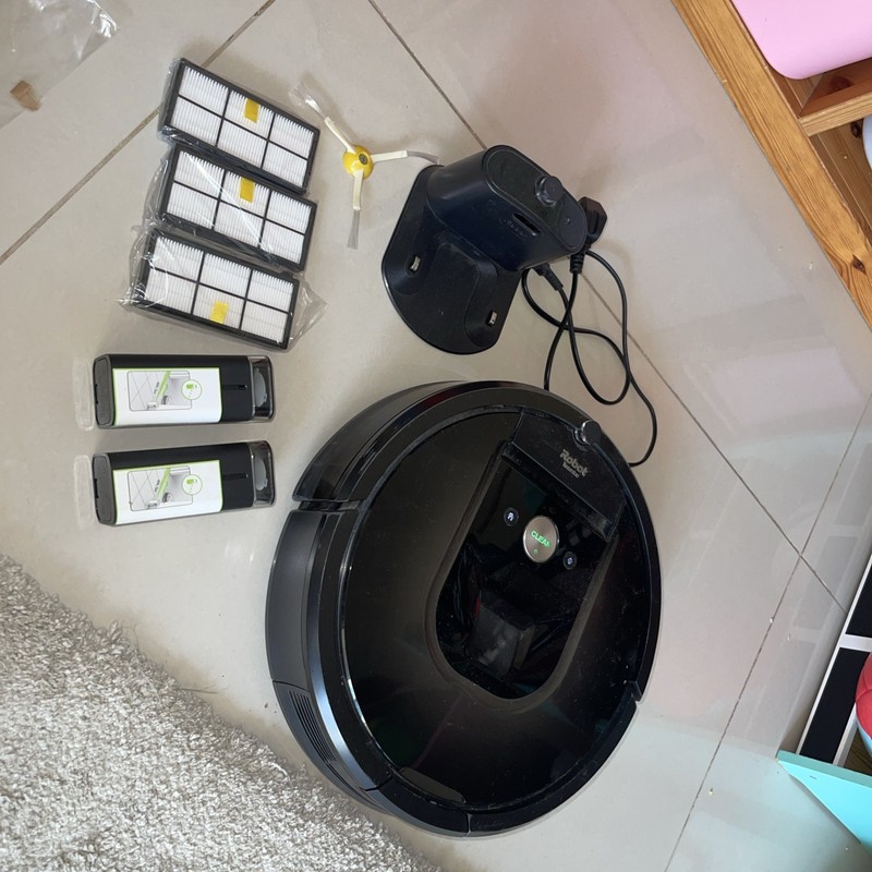 iRobot Roomba 980 Robot Vacuum Cleaner + Dock & Spares Kit (Filters, Brushes)