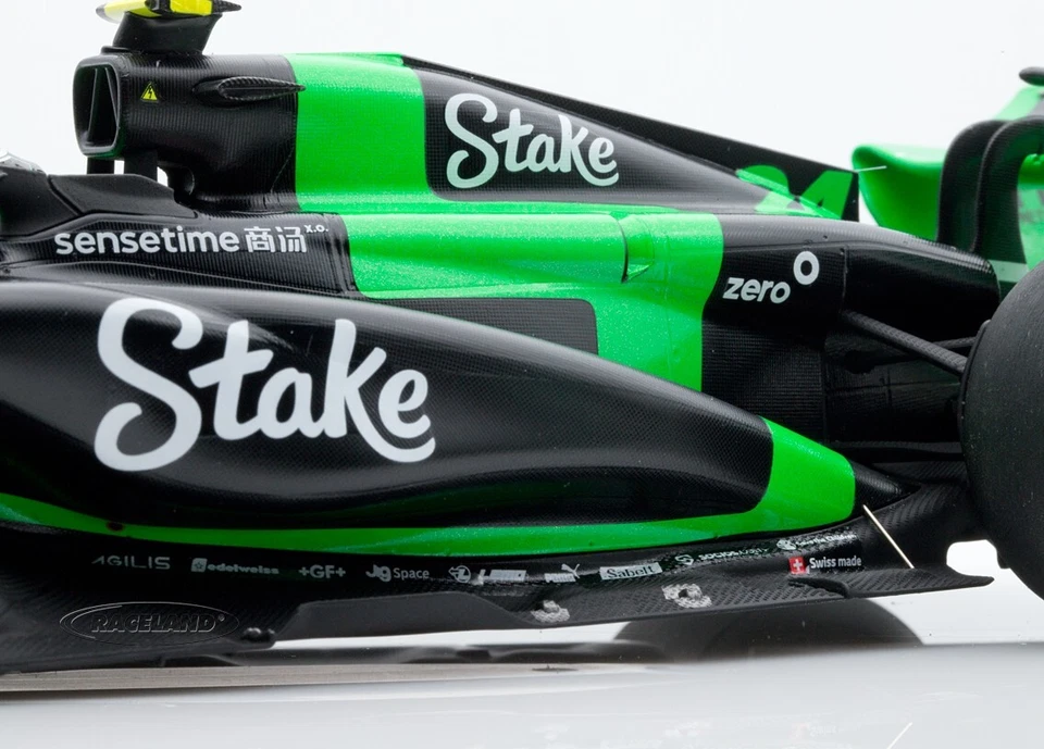 Sauber C44 Ferrari Stake F1 GP Bahrain 2024 Guanyu Zhou, Spark 1:18, 18S979 - Bild 4 von 4