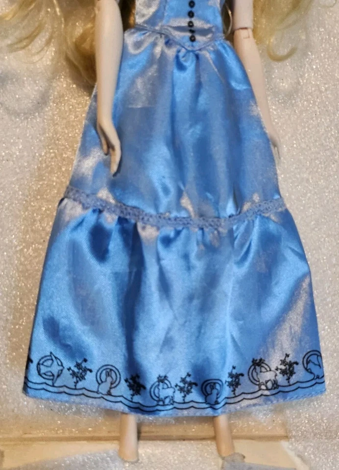 Disney Alice In Wonderland Doll Movie Doll 2010 Film Collec Tim Burton EUC C407G - Image 2 of 4