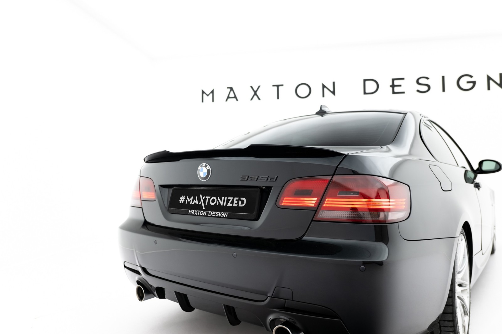 Spoiler Cap Maxton pour BMW Série 3 E92 Coupé Pack M en Noir Brillant