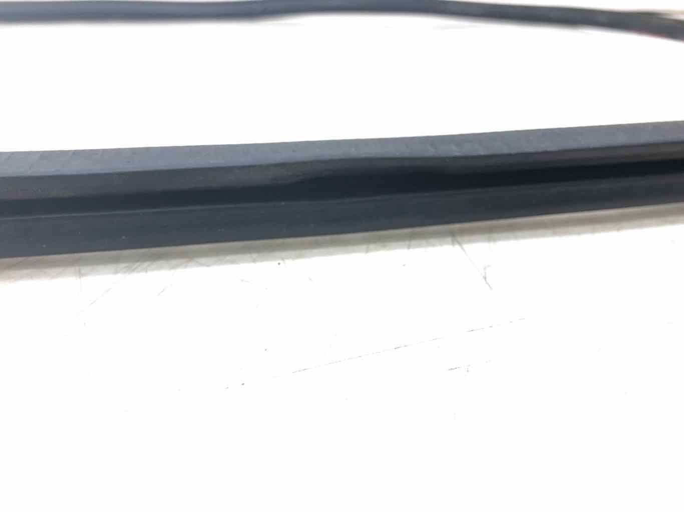 2009-2011 BENTLEY CONTINENTAL GTC FRONT HOOD WEATHERSTRIP SEAL 3W0823707A OEM