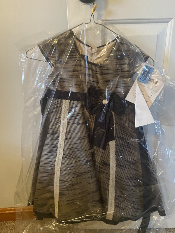 Isobella & Chloe Girls Black Dress Sz 5 Worn Once &dry cleaned from Von Maur 