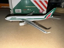 Phoenix models 1:400 Alitalia A330-200