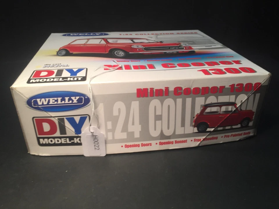 Z0022 Welly Yellow Mini Cooper 1300 1:24 Collector used DIY Model Kit - image 3 of 3
