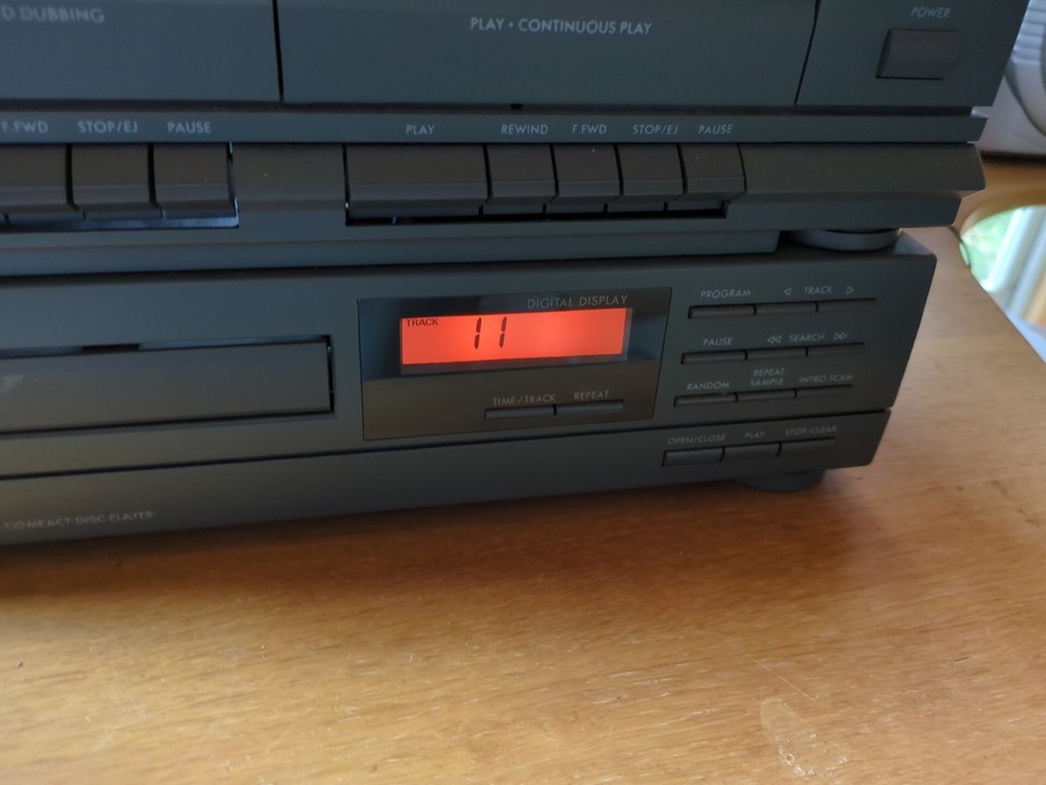 Matsui CDM30 AM/FM Radio, Turntable, Double Cassette, CD Hi-Fi Stereo ...