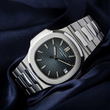 Patek Philippe Nautilus 5711/1A-010 Stainless Steel Blue Dial Complete Set 18