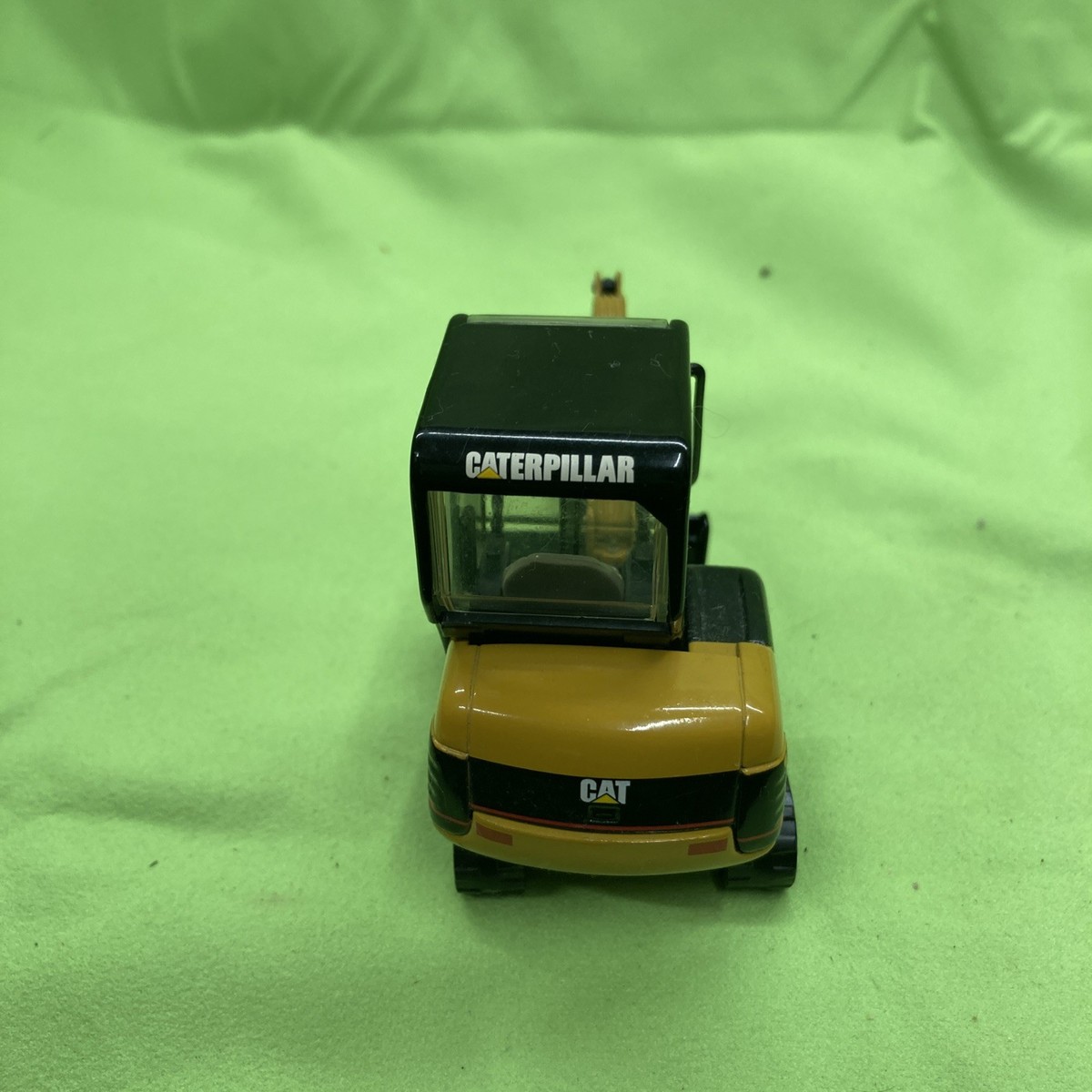 Norscot CAT 302.5 Mini Hydraulic Excavator 1:32 Scale Die-Cast