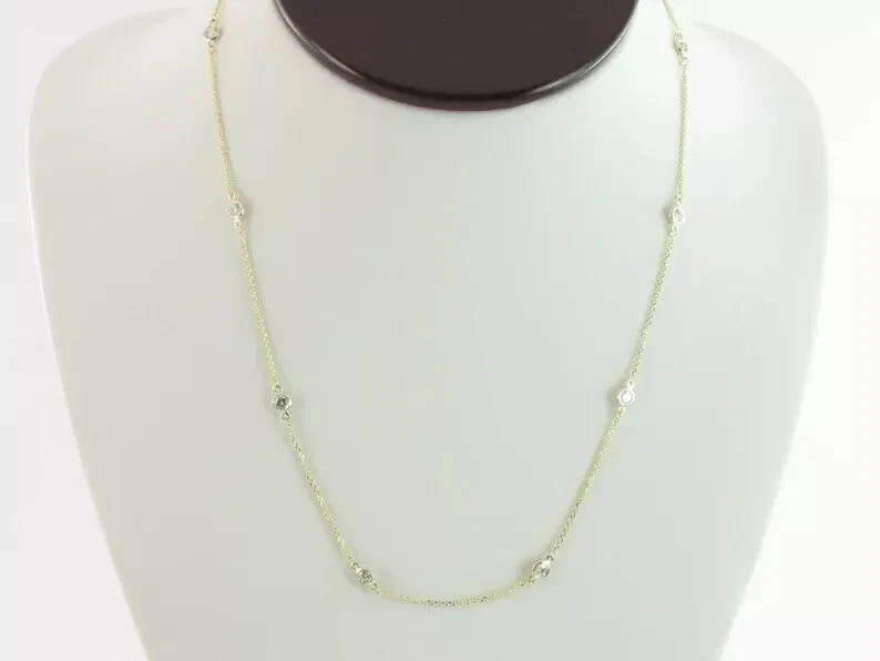 Collar Probador de Pase de Moissanita Redondo de 3 Ct Chapado en Oro Amarillo de 14K Foto 2 de 3