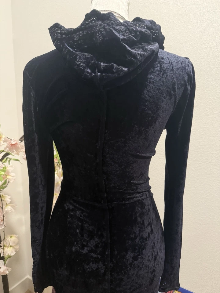 Precioso Vestido Vintage Anti Coqueteo Negro Terciopelo Gótico Con Capucha Talla Xs-s Foto 4 de 4