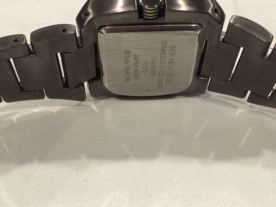 MENS TONY HAWK WATCH W/NEW BATTERY TH1008TIY121E VERY GOOD CONDITION