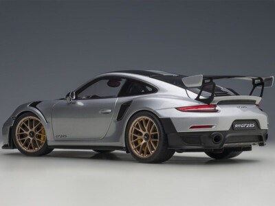 1/18 Porsche 911 (991.2) GT2 RS Weissach Package Silver 1/18 Porsche 911 (991.2) GT2 RS Weissach Package Silver