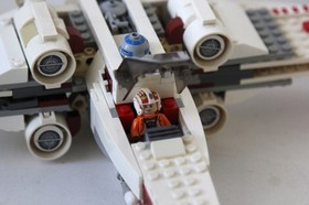 LEGO Star Wars: X-Wing Starfighter 9493 w/Luke & R2-D2 minifigs NOT COMPLETE