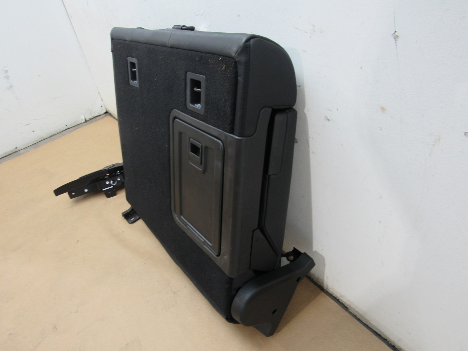 Maserati Levante 2018 Rear Left Driver Upper Seat Cushion 16-24 ;#4
