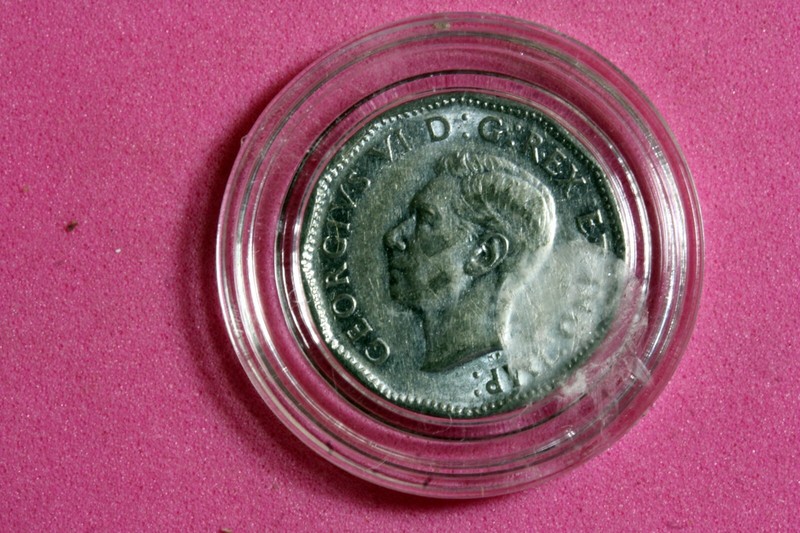 ESTATE FIND 1945 - 5 CENTS CANADA !!  #J28518