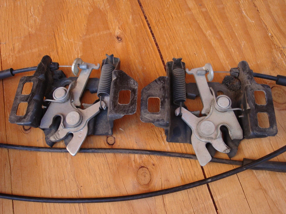 1998-2004 Chevrolet Corvette Left and Right Engine Hood Lock and Latch - Image 4 of 4