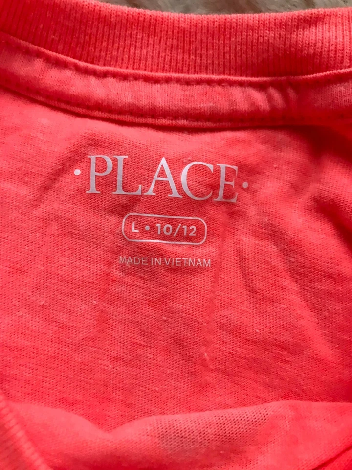 Lot of 3 Boys T-Shirts: Coral Long Sleeve Sz L, Gray Printed Sz L and Black Sz M - Image 3 of 4