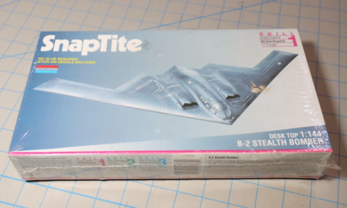New SEALED Box MONOGRAM Snap Tite Stealth Bomber 1:144 Model Airplane Snaptite