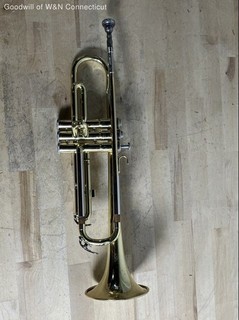 Yamaha Bb Trumpet Made in Japan Student Model Lacquered Brass with Mouthpiece