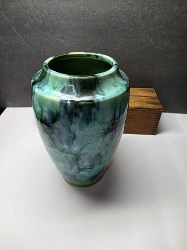 VINTAGE BRUSH MCCOY ART POTTERY GREEN ONYX VASE