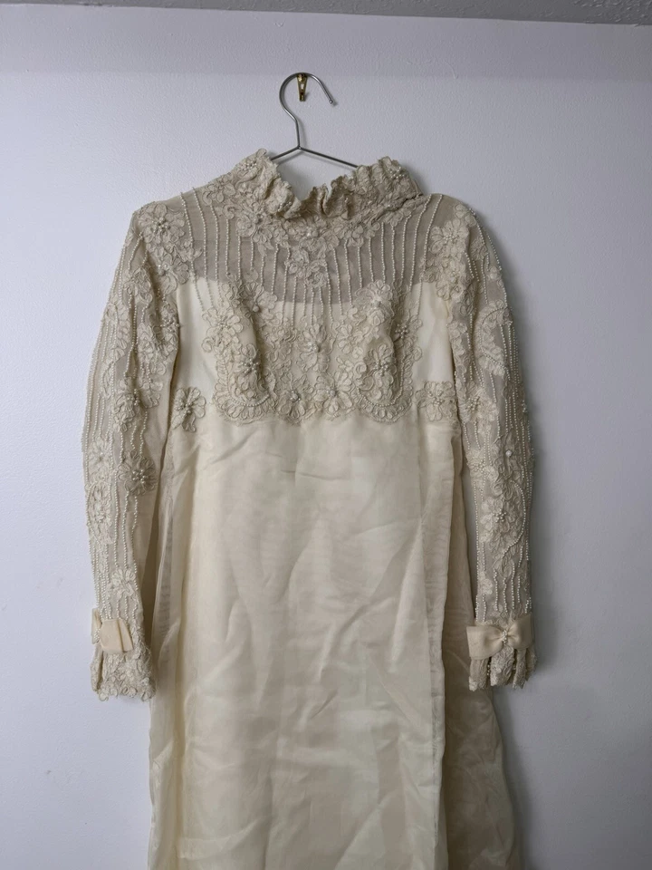 Priscilla Of Boston 1960’s Daisies MCM Wedding Dress Lace Embroidered Floral - Image 2 of 4