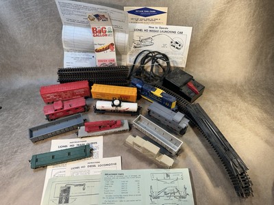 VTG Lionel HO Train Lot - Santa Fe Engine - Exploding Car - Transformer ...