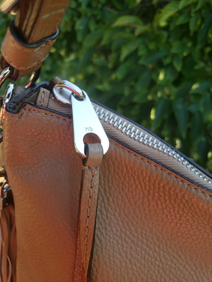 Bolso de mano Hobo de cuero granulado marrón Henri Bendel y cartera con flecos encanto nutria LEER Foto 4 de 4